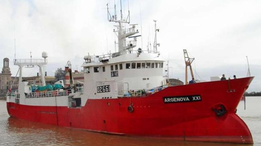 Un buque de la filial argentina Argenova XXI, que faena también merluza.  // Pescanova