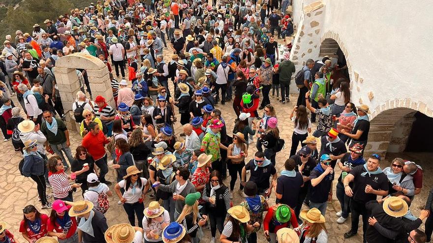 Peñíscola celebra su popular romería hasta la ermita de Sant Antoni