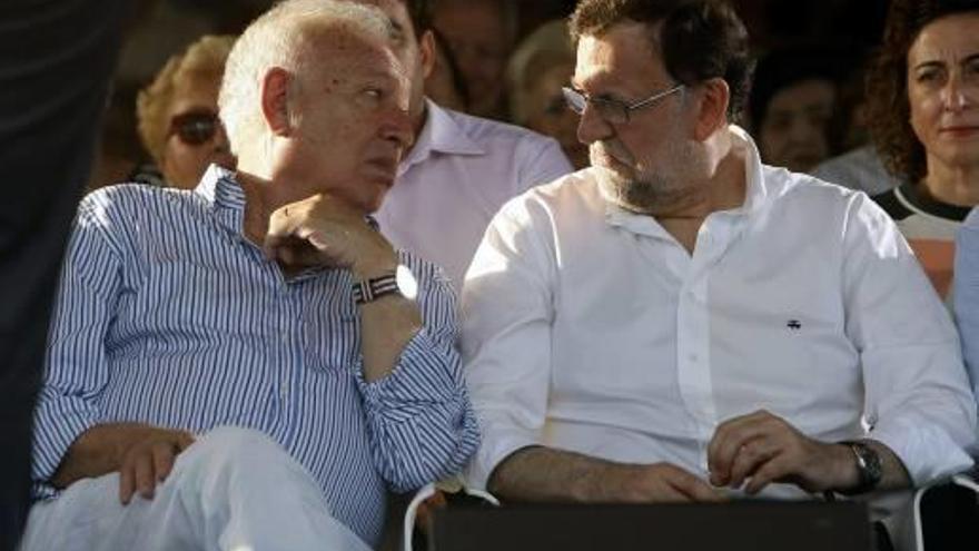 Margallo y Rajoy durante un acto en Torrevieja en la última campaña electoral.