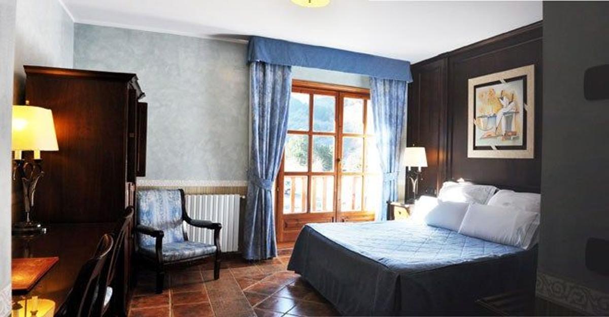 Habitación del hotel Os de Civís.