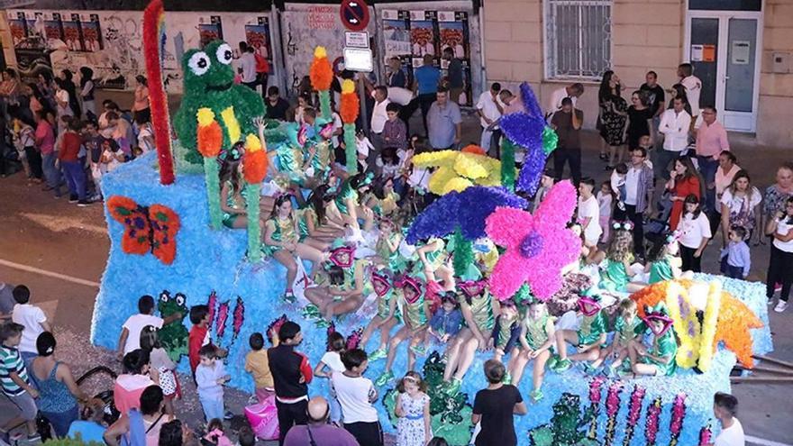 La Unión El colorido toma las calles en el desfile de carrozas