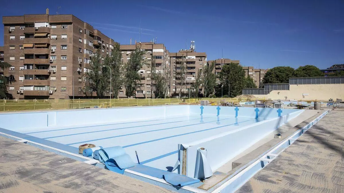 Primeras imágenes de la nueva piscina de verano Peñuelas, cerrada por obras desde el año pasado