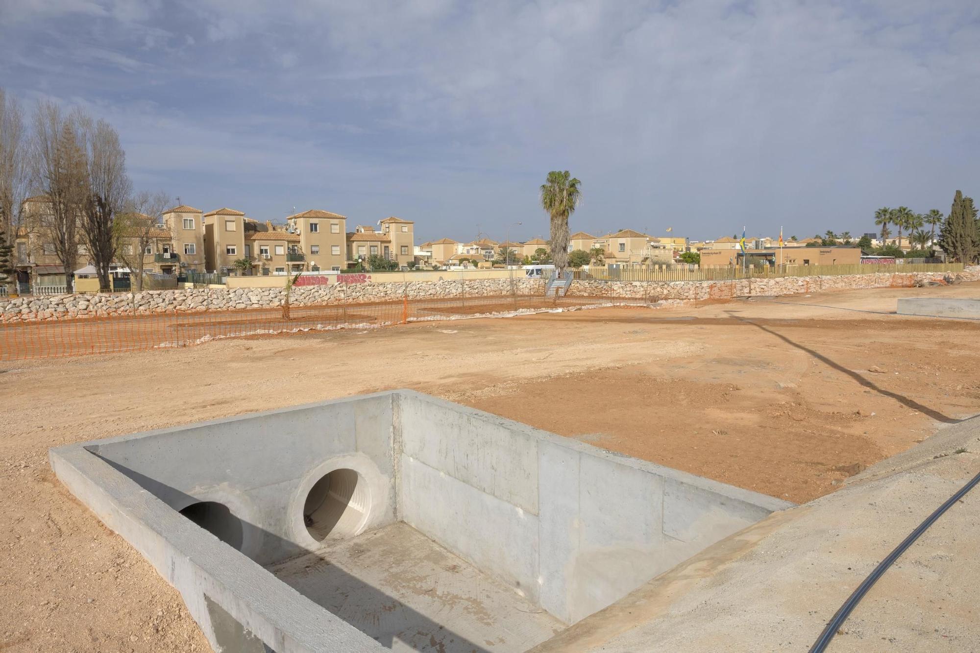 Esta es la nueva balsa de laminación y parque inundable que Torrevieja abrirá en marzo en Doña Inés