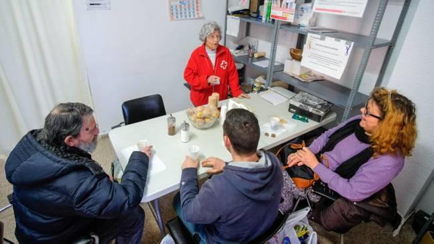 Los usuarios encuentran en las frías mañanas una bebida caliente y un cara amable.