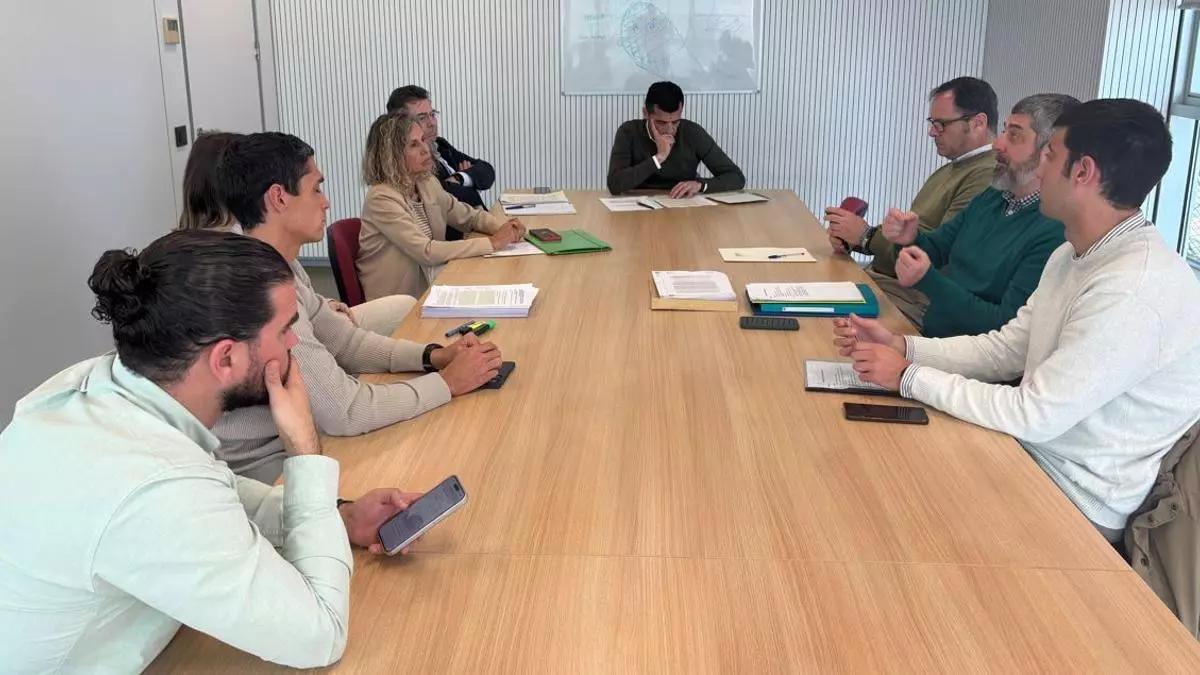 Reunión hace un par de meses entre grupos de la oposición en Sagunt y la dirección general de Urbanismo.