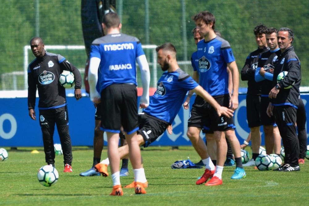 Penúltimo entrenamiento de la plantilla blanquiazul antes de viajar a Mestalla para cerrar la temporada 2017-18.