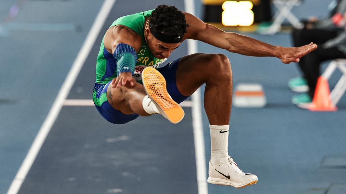 Almir Dos Santos, descalificado por usar zapatillas ilegales