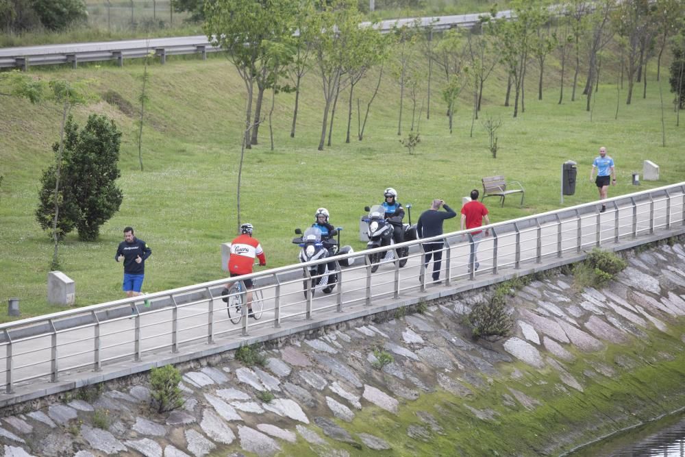 Avilés se llena de deportistas en la primera fase del desconfinamiento.