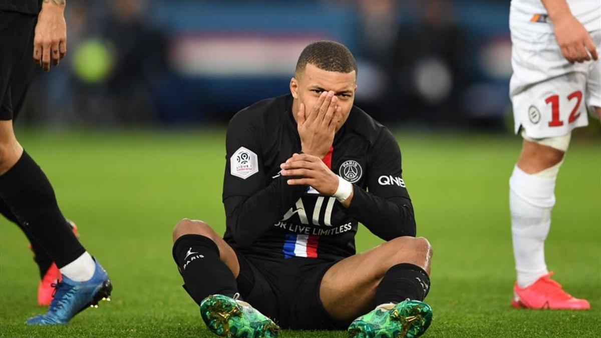 La actitud de Mbappé al ser cambiado ha levantado la polémica en el PSG