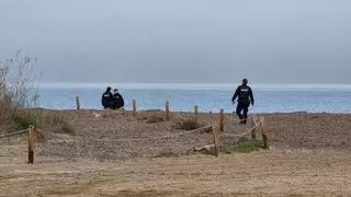 Acordonan una playa de Dénia al hallar un buceador un explosivo de la Guerra Civil