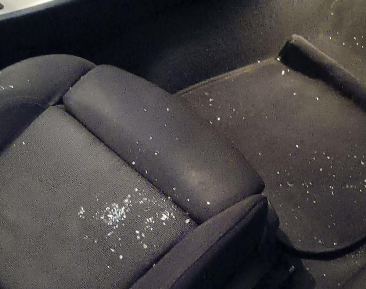 Cristales en el asiento del copiloto. | FdV