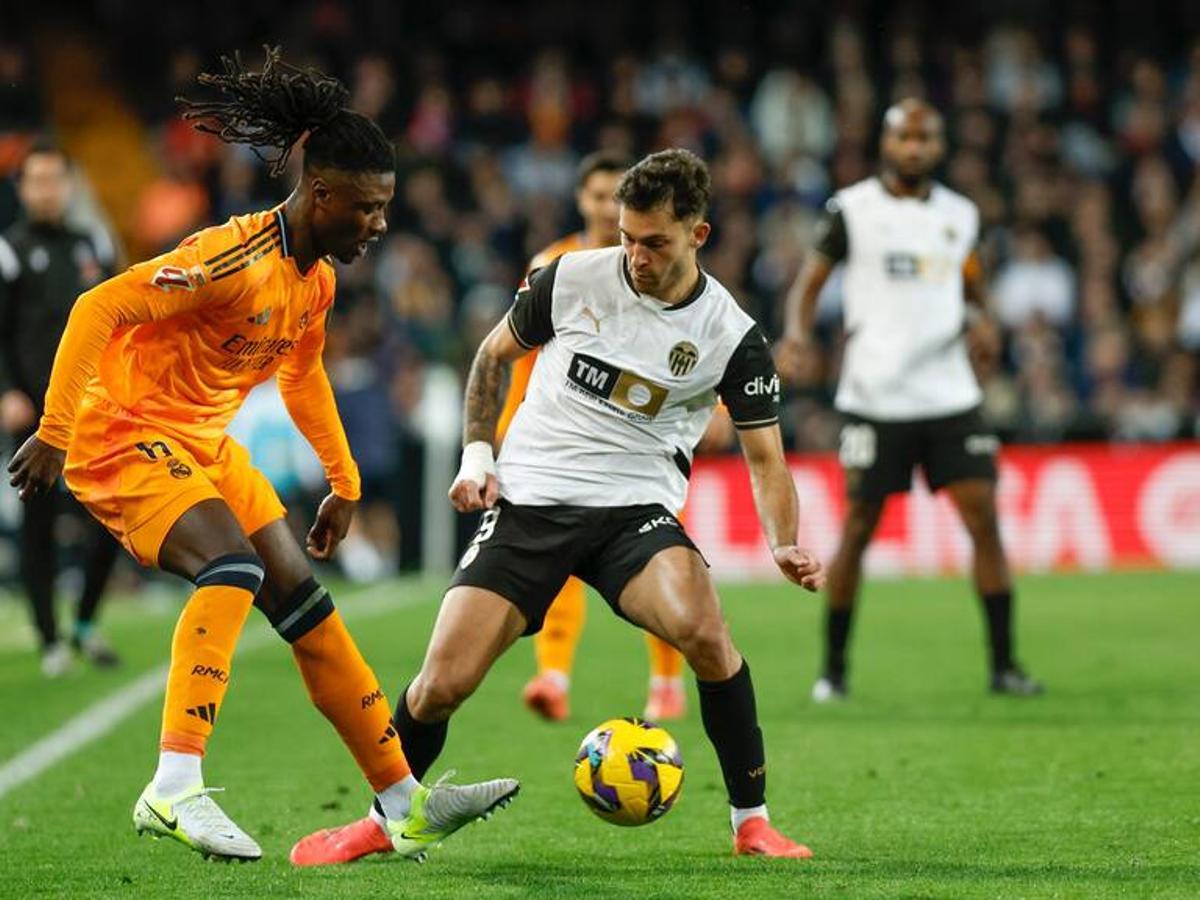 Camavinga y Hugo Duro, en el partido de hace poco más de un año en Mestalla entre ambos conjuntos