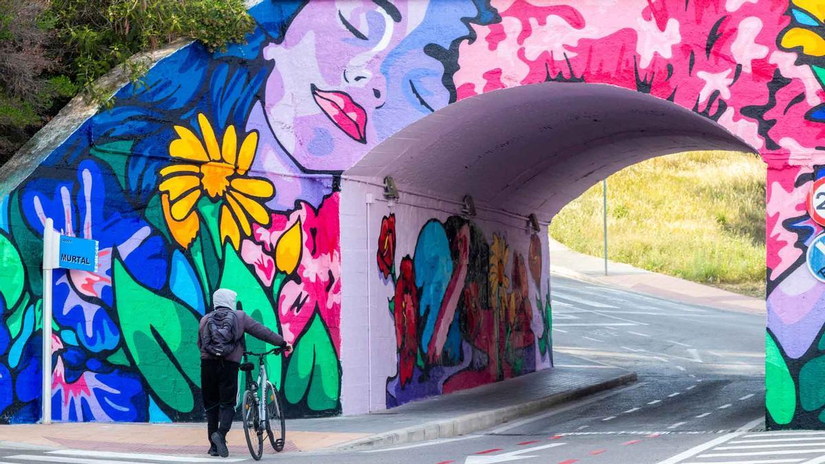 El nuevo mural en el puente del Murtal de Benidorm.