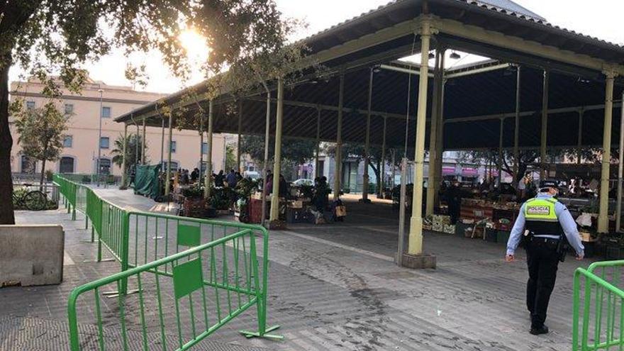 El mercat de la plaça del Gra de Figueres.