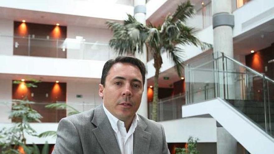 Pedro López dirige dos hoteles y es miembro de la AETE