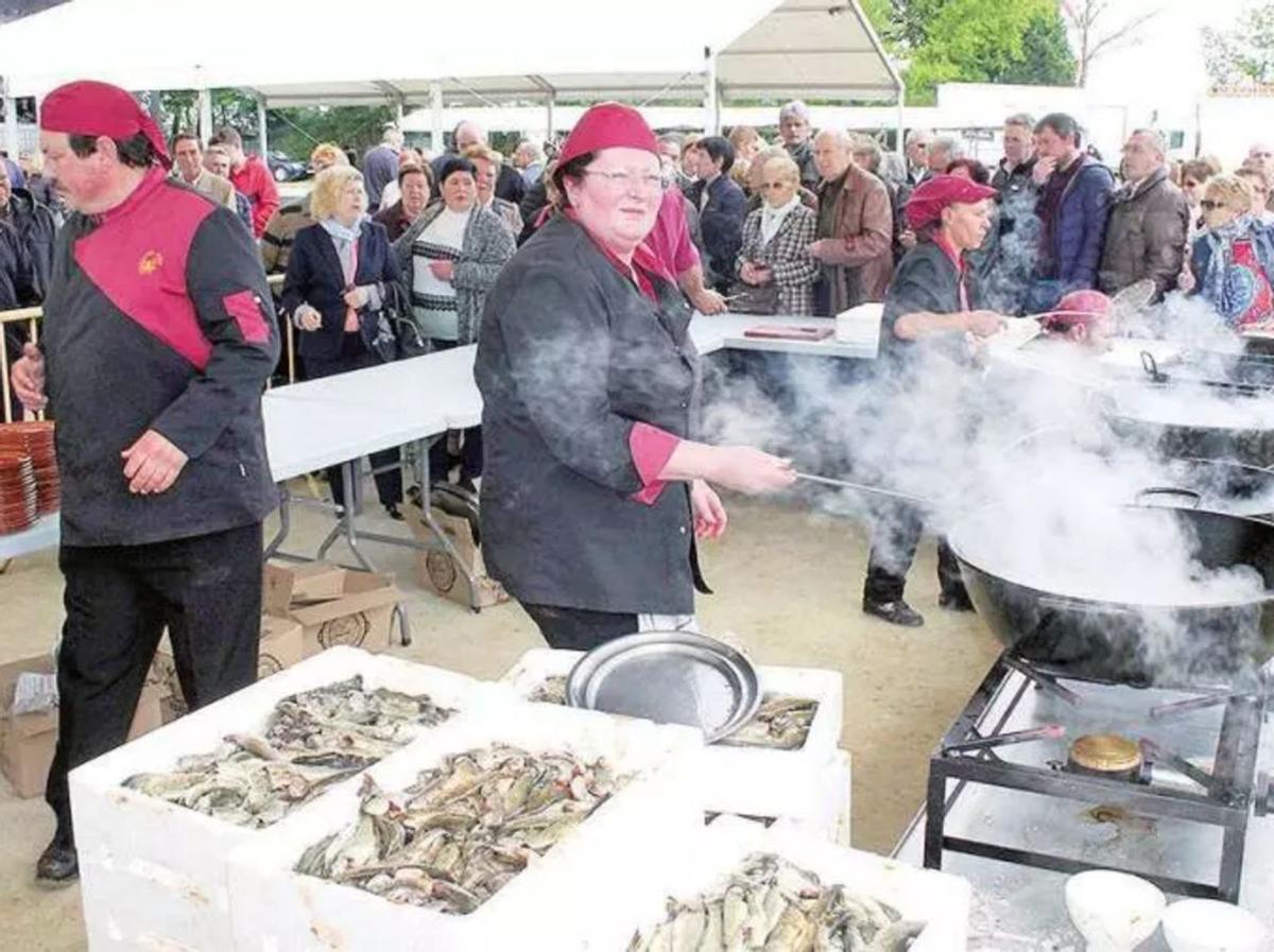 Exaltación do peixe nunha edición anterior da Festa da Troita de Oroso. | CEDIDA
