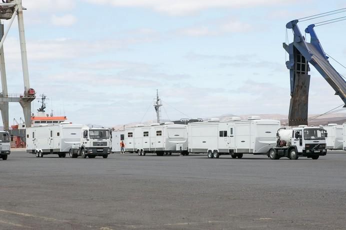 FUERTEVENTURA - llegada a Puerto del Rosario  de los trailers de la pelicula star wars - 25-05-17