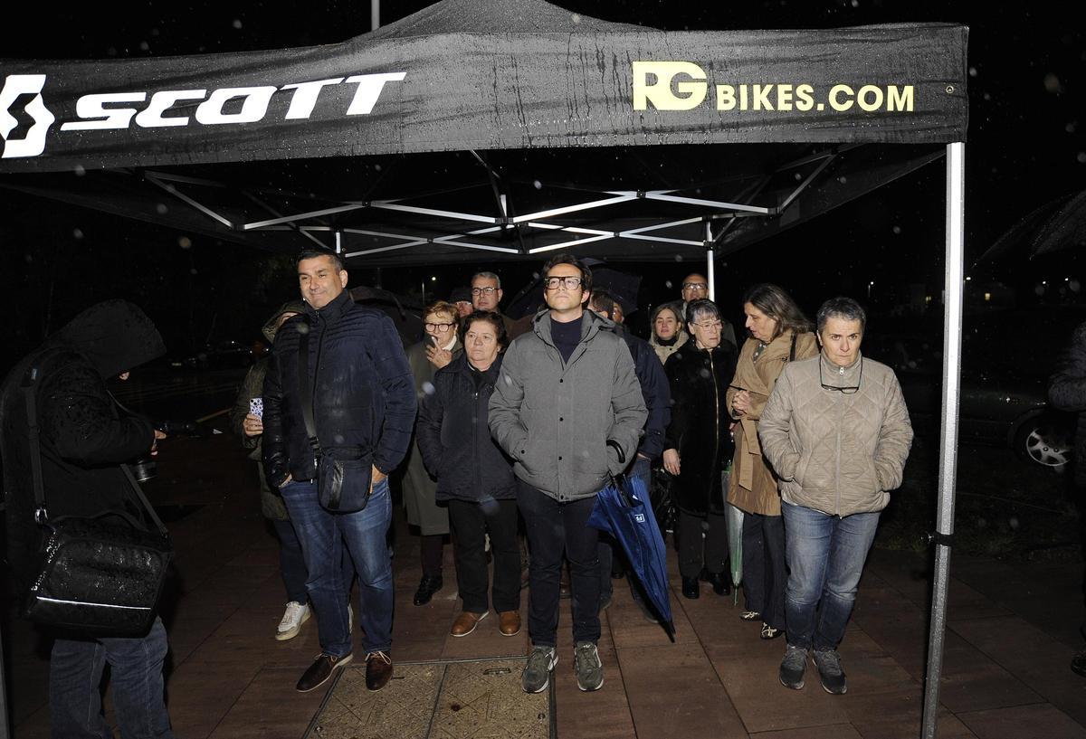 Asistentes ao acto na memoria de Arturo Pérez Lázara.