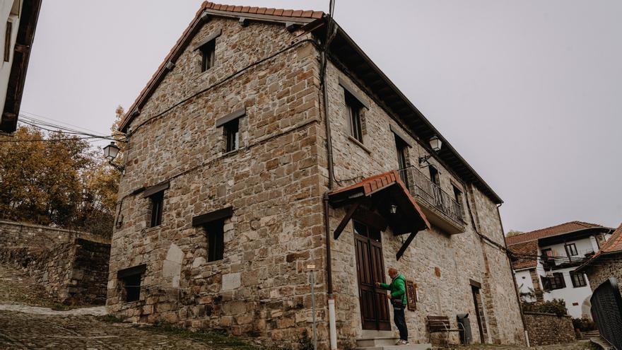 Imagen del caserío de Isaba donde se encuentra el último cine del Pirineo.