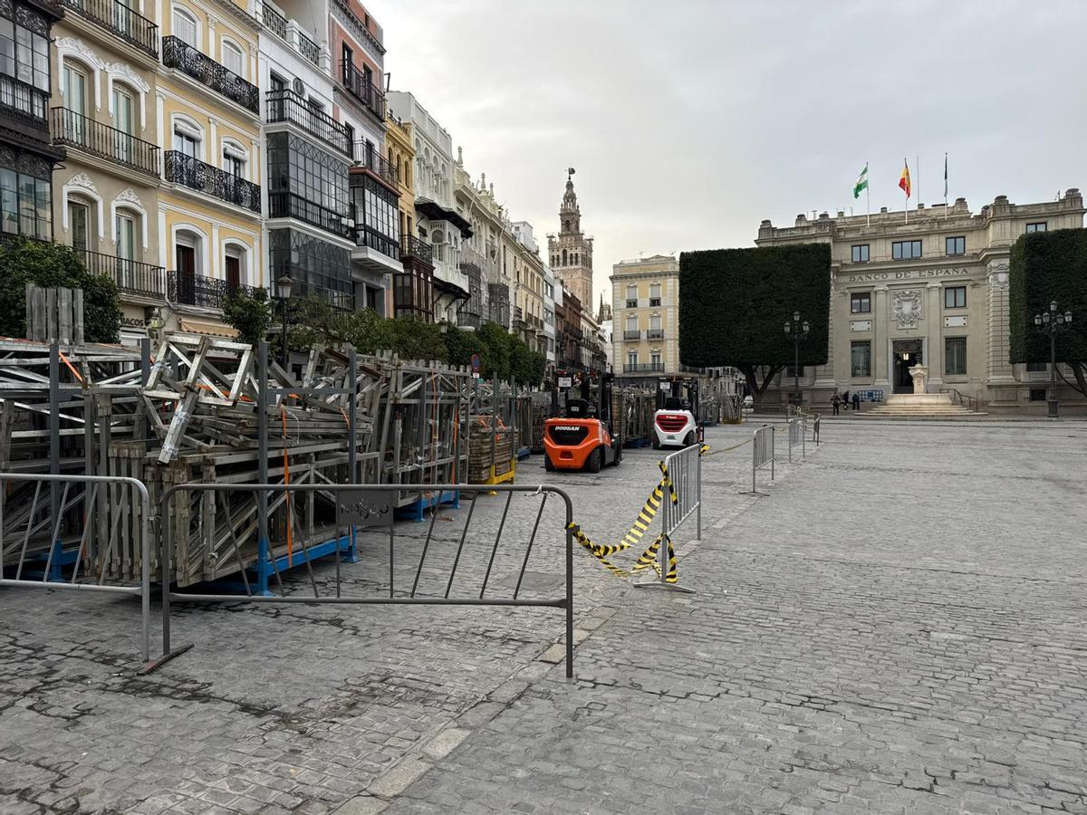 Montaje de las estructuras de los palcos de la Carrera Oficial de la Semana Semana de 2026