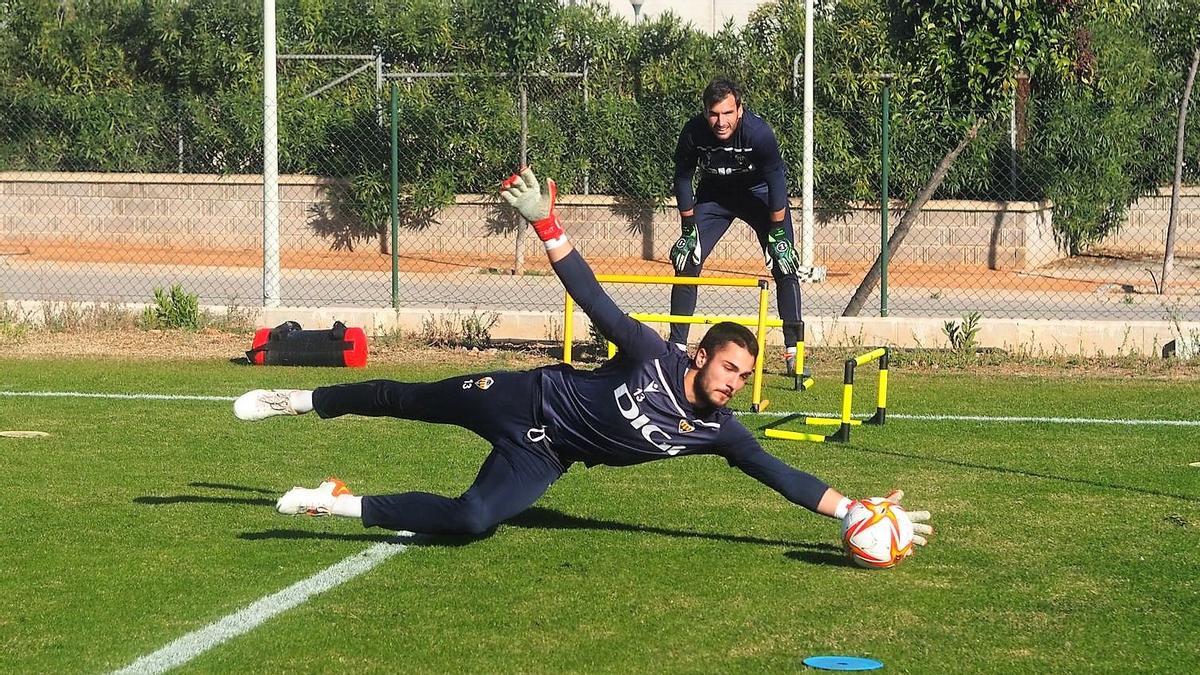 Los porteros en el entrenamiento de hoy.