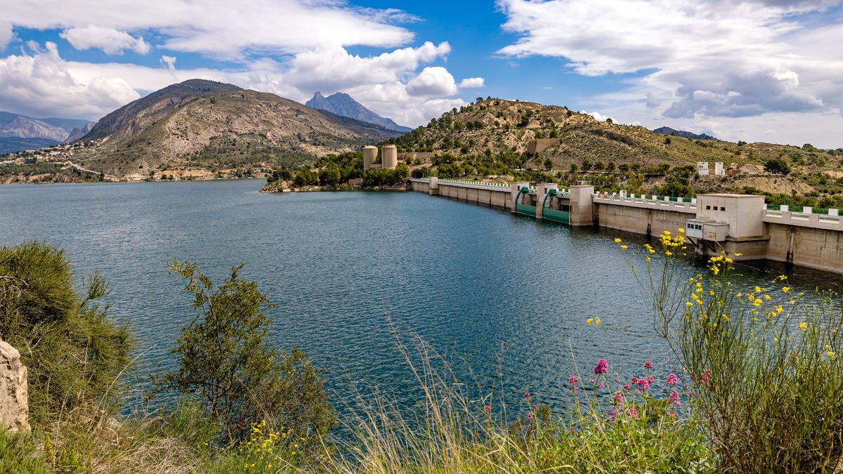 El embalse del Amadorio se encuentra casi al límite de su capacidad.