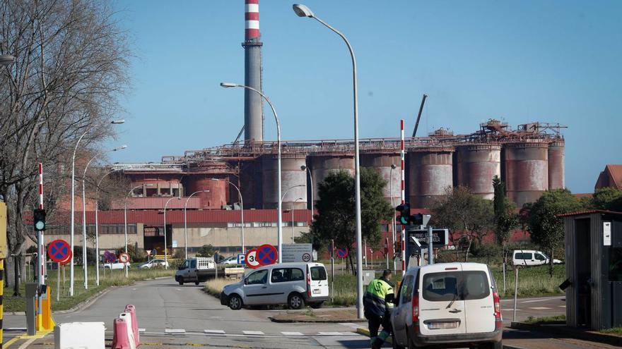 Entrada del complejo de Alcoa en San Cibrao. |   // CARLOS CASTRO - EUROPA PRESS