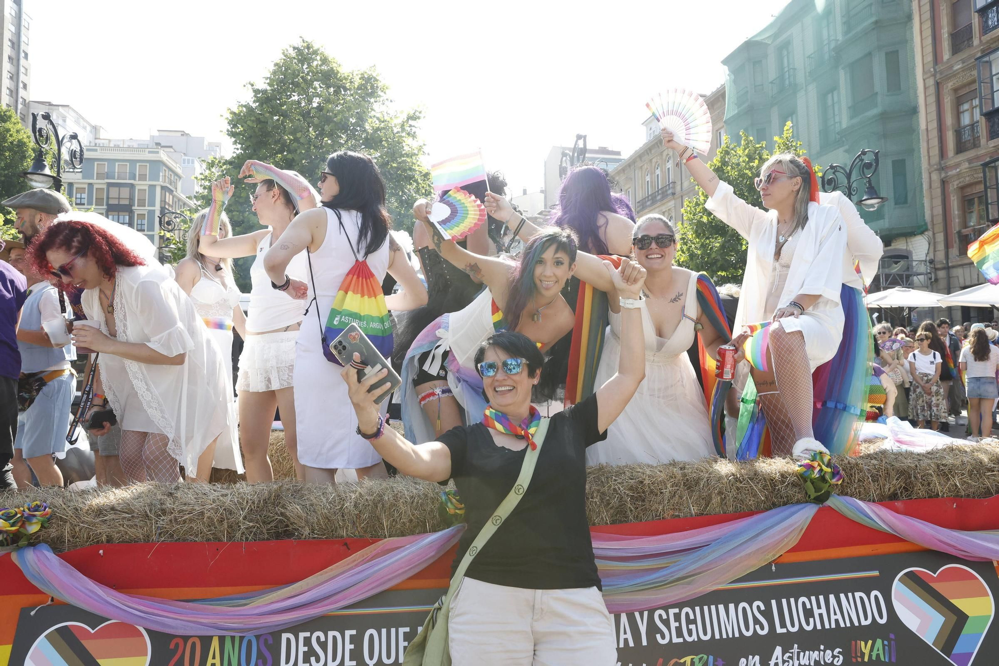 Así fue el desfile del Orgullo en Gijón (en imágenes)