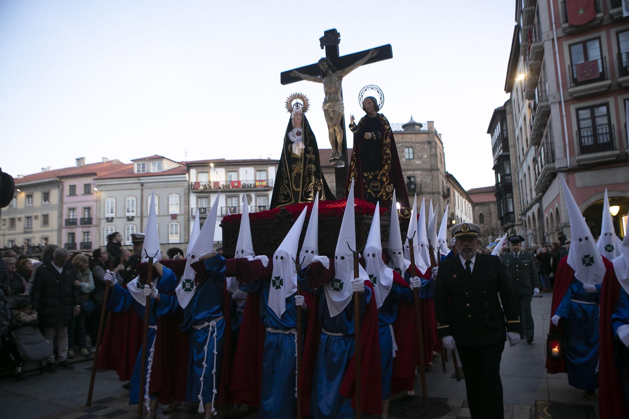 Jueves Santo en Avilés: Procesión del Silencio con los "sanjuaninos"