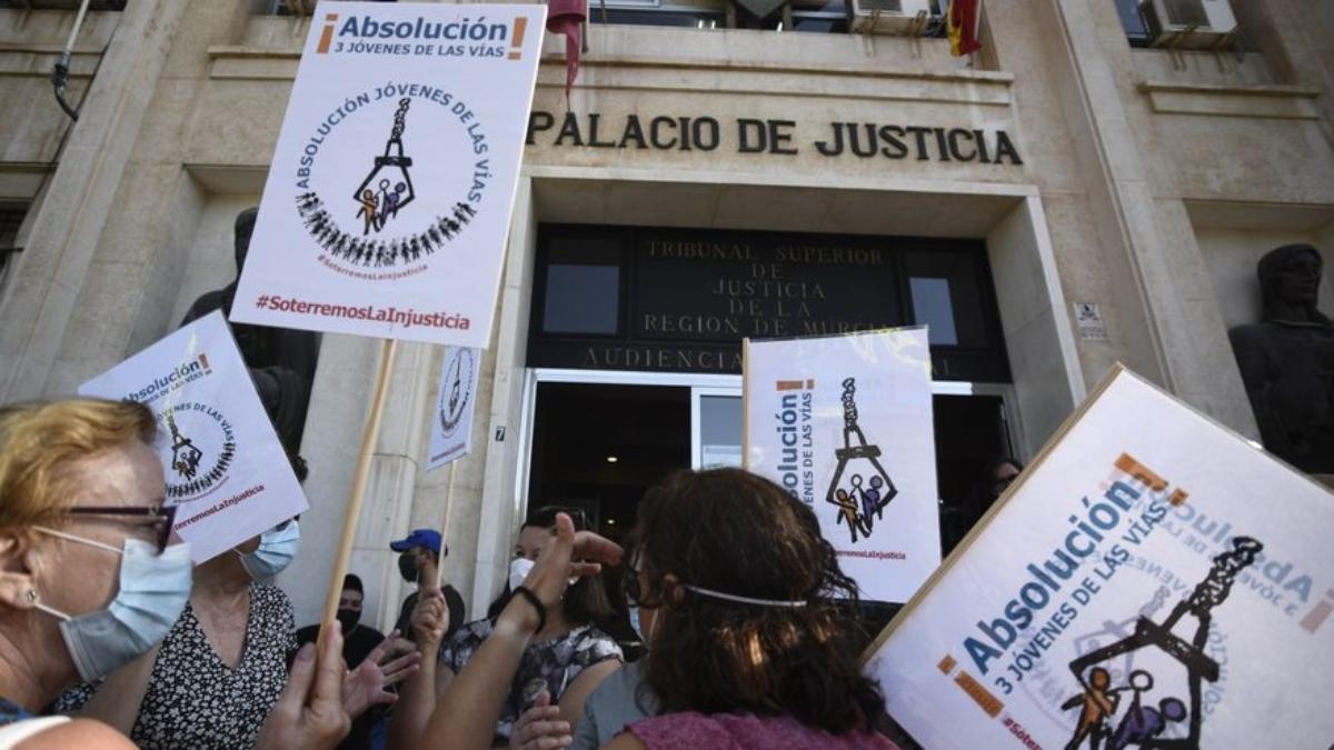 Una de las protestas que se celebraron en contra del enjuiciamiento de los jóvenes