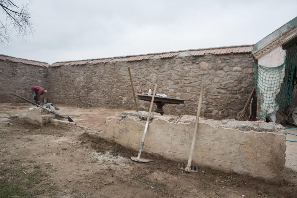 Cavalls i gossos a la torre Lluvià