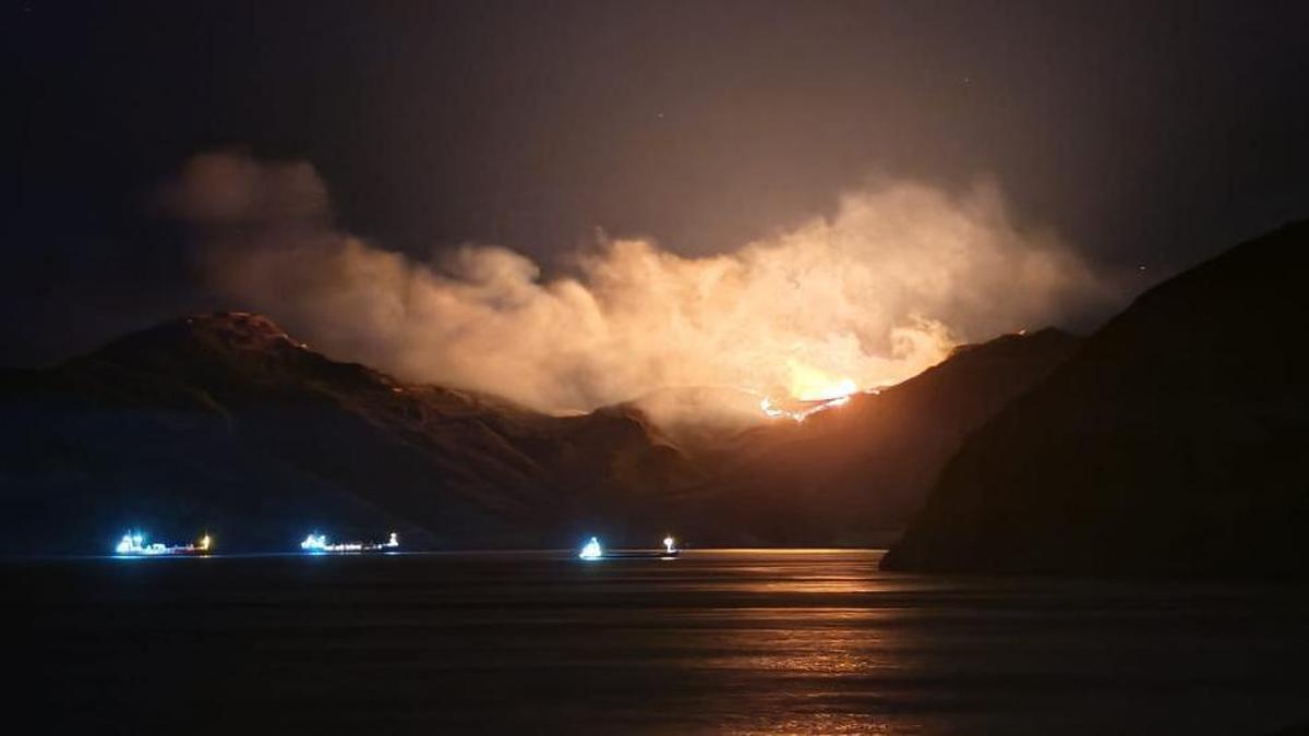 Arde el Parque Natural de la Sierra de la Muela y Cabo Tiñoso en Cartagena y obliga a desalojar a más de medio centenar de personas
