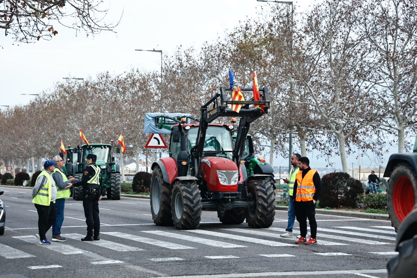 Las primeras tractoradas colapsan València