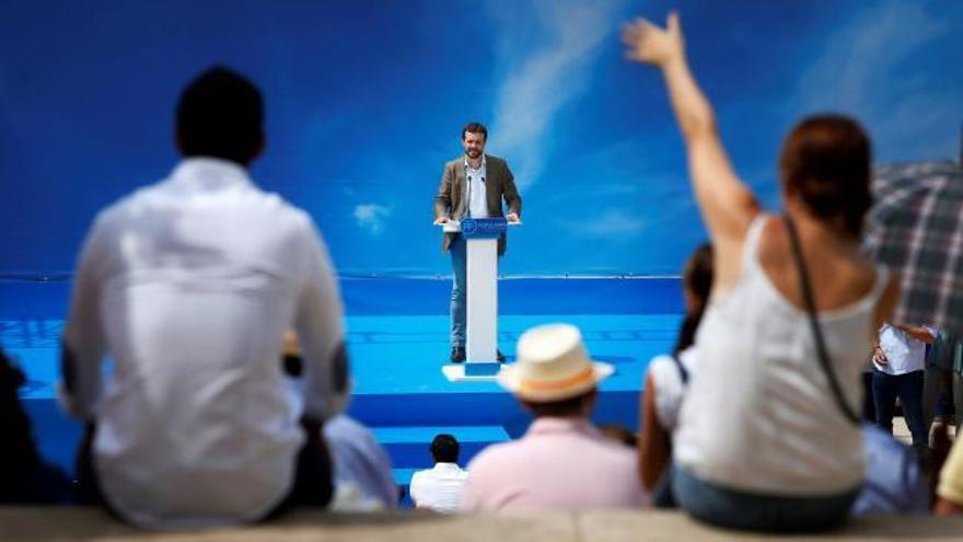 Casado: "Sánchez es un radical que se intenta disfrazar de moderado"