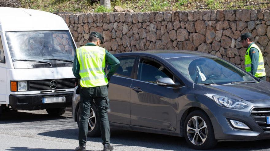 Control de la Guardia Civil por el coronavirus en Santa Eulària