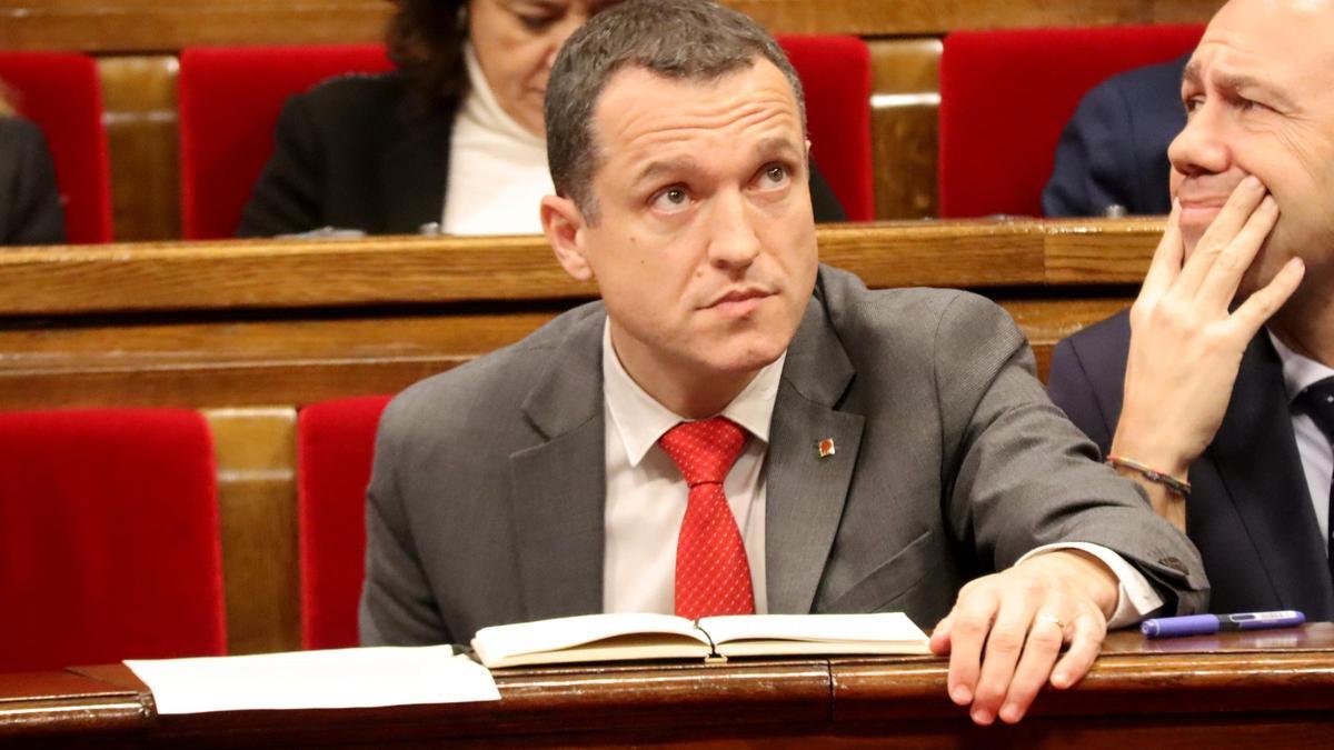 El conseller Agricultura, Ramaderia, Pesca i Alimentació, Òscar Ordeig, en el Parlament