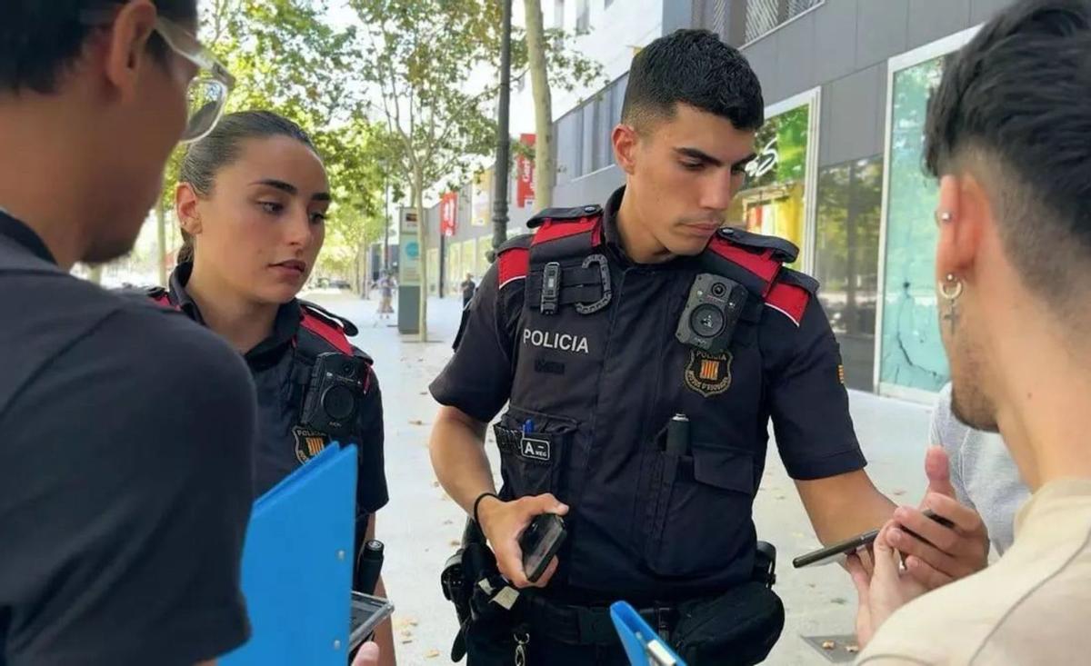 Els Mossos tindran 15.300 armilles antibales per substituir les obsoletes Els Mossos tindran 15.300 armilles antibales per substituir les obsoletes
