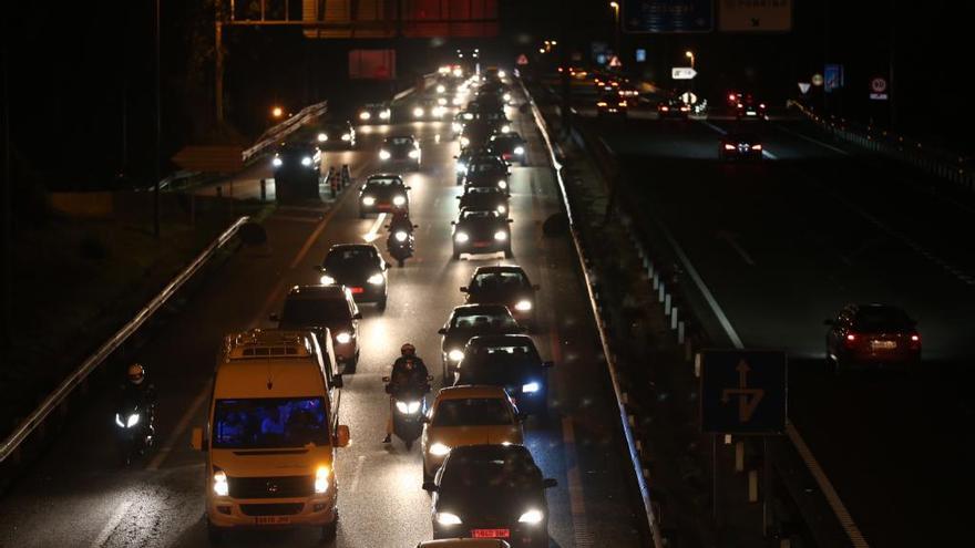 Gran atasco en la A-55 en el regreso del Puente de Todos los Santos