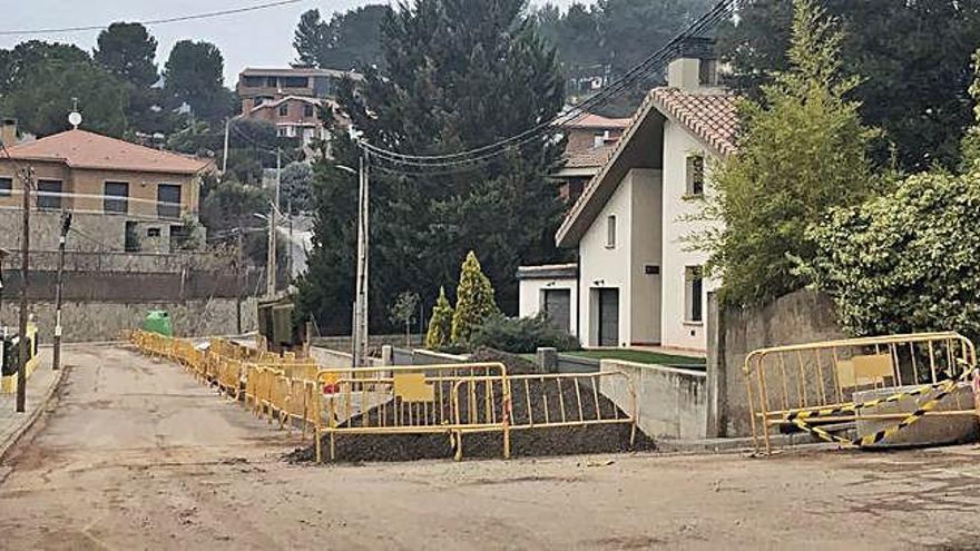 Un dels darrers trams en obres per a la construcció del clavegueram al nucli del Mirador de Montserrat