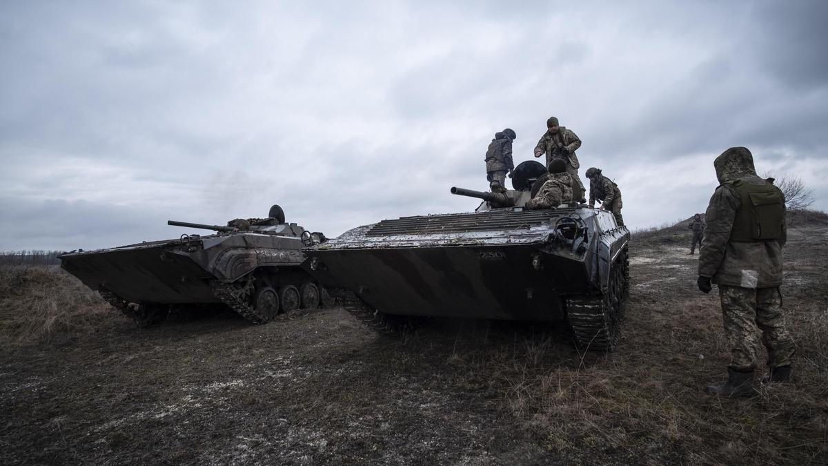 Vehículos blindados ucranianos en la región de Donetsk, en un imagen de archivo.