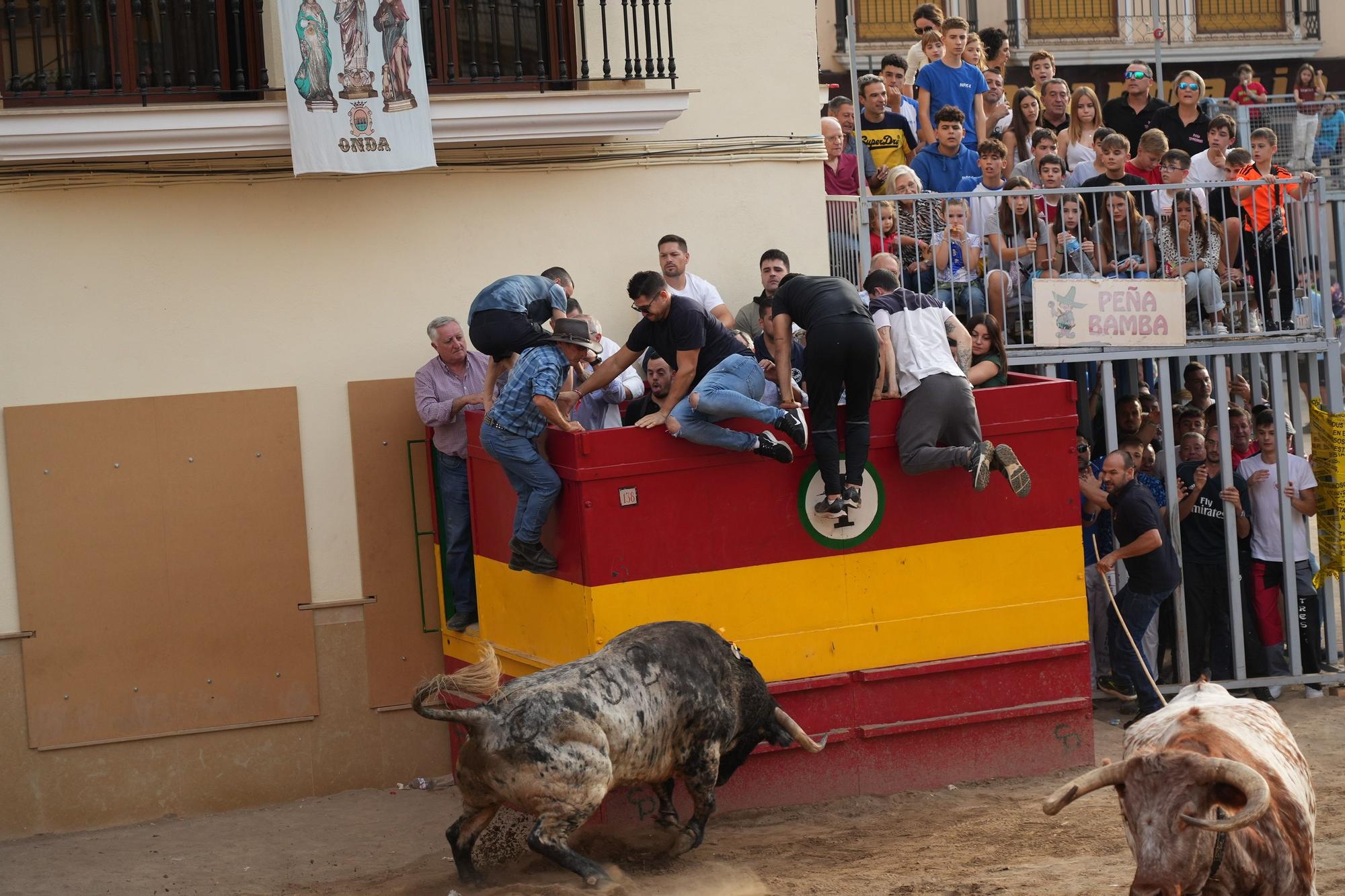 La tarde taurina del viernes de la Fira d'Onda, en imágenes