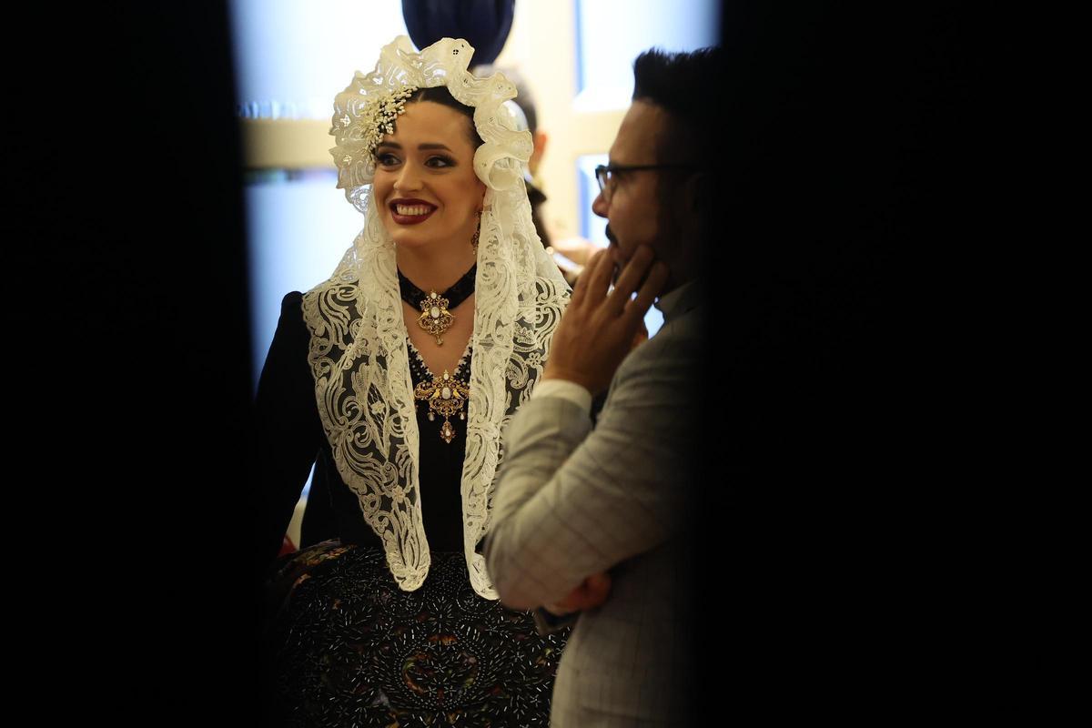 Carmen Prades visita Alicante para la proclamación de la Bellea del Foc, María Pastor
