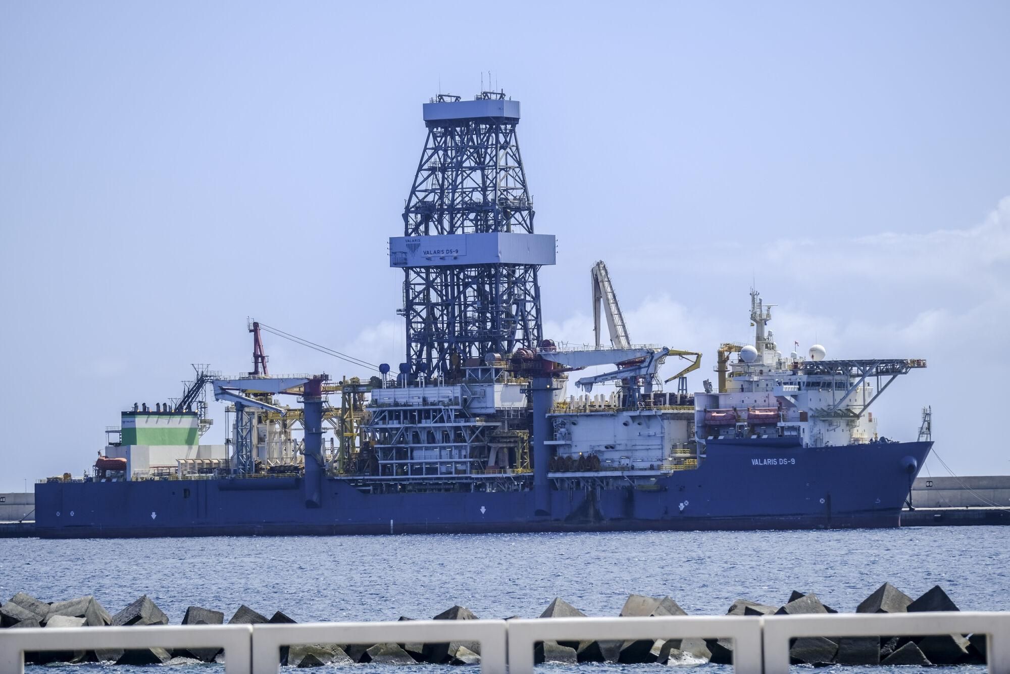 Plataforma perforadora DS-9 en el Puerto de Las Palmas