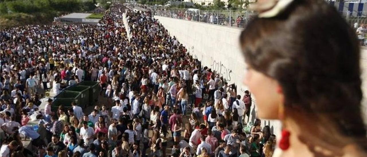 Imagen de un &#039;botellón&#039; en la Feria de Córdoba.