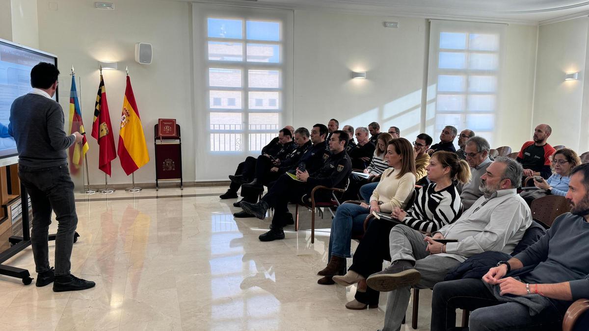 Jornada de formación de planes de empergencia celabrada en el salón de plenos del Ayuntamiento de Paterna