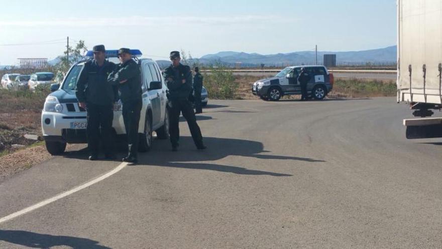 La Guardia Civil espera a la comitiva