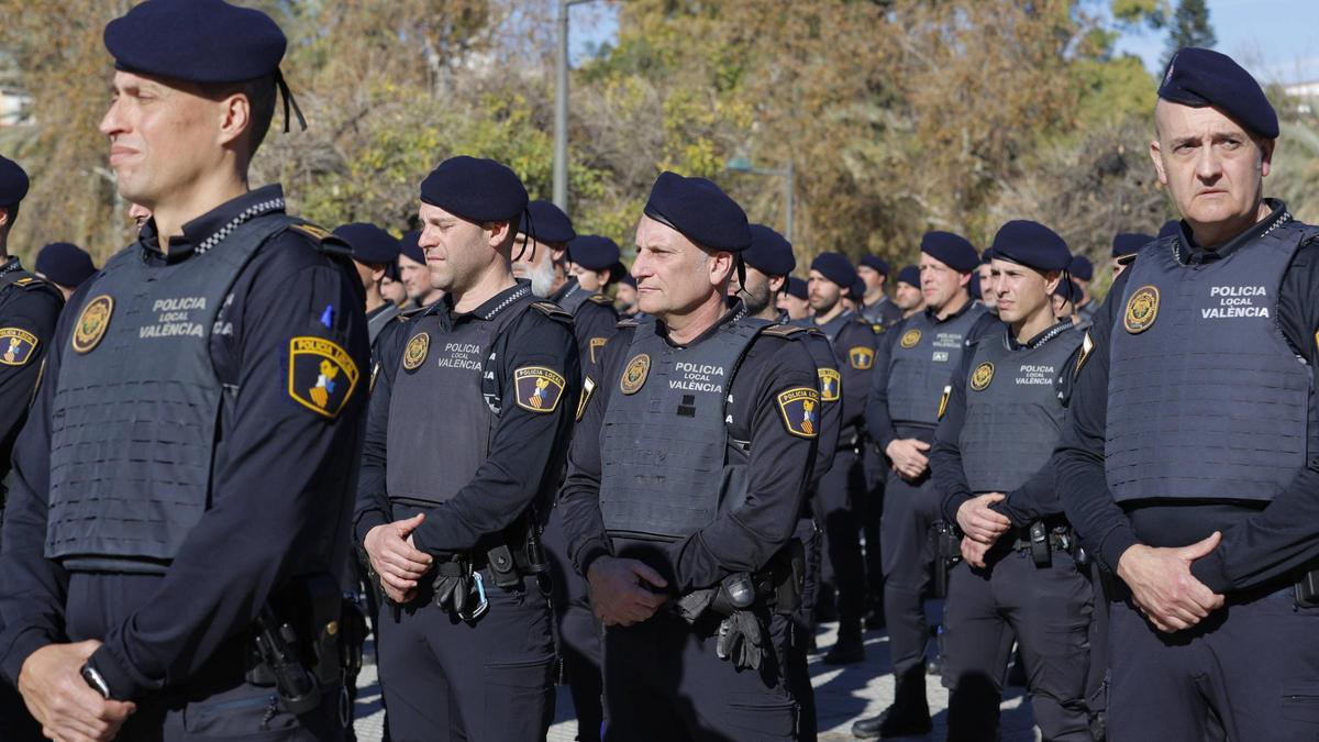 Agentes de la USAP, que se ha puesto en marcha antes de fallas.