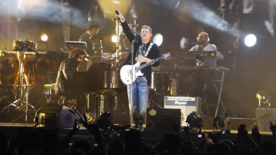 Alejandro Sanz llenó ayer la plaza de toros de Murcia