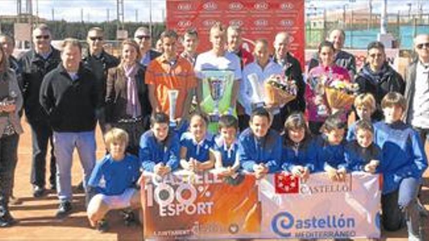 El Trofeo Magdalena corona  a Nicola Kuhn y María Torán