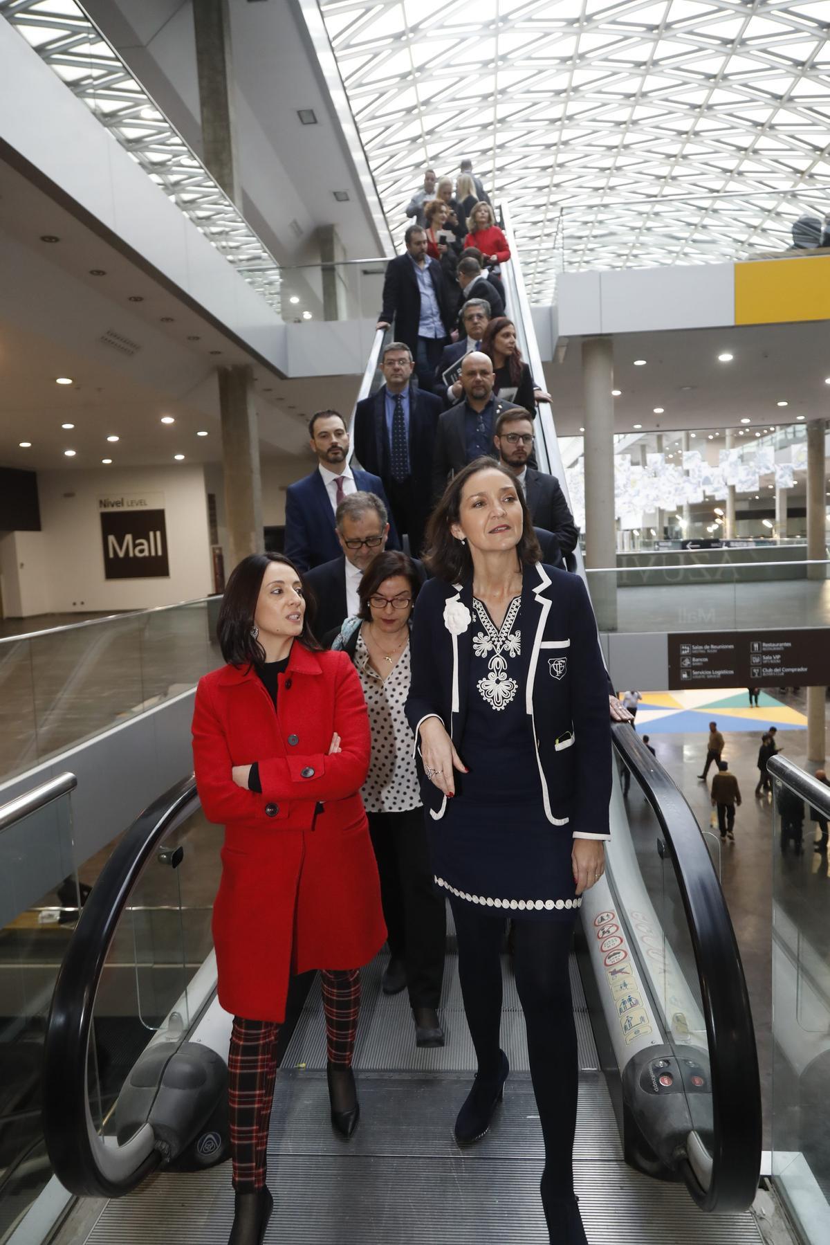 La ministra Reyes Maroto, en su visita a Cevisama.